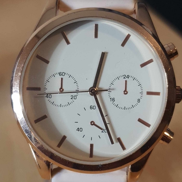 🦋10/$20🦋 FMDAND022 Rose Gold/White Silicone Women's Watch - Picture 1 of 4
